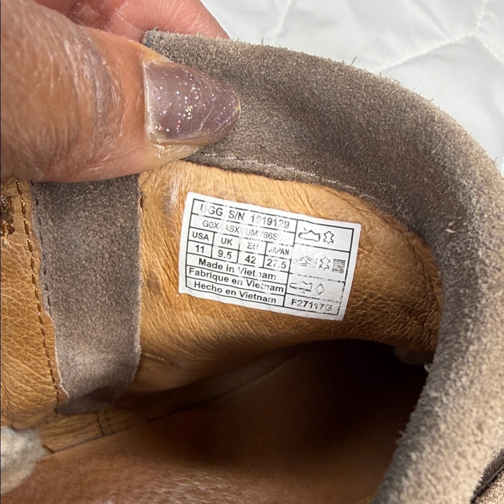 UGG Women’s Suede Reid Boots - Picture 9 of 9